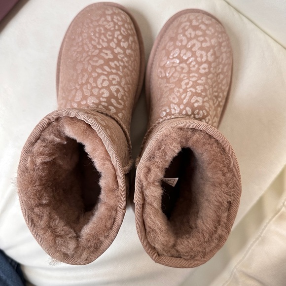 UGG Classic Mini Snow Leopard - Picture 5 of 7
